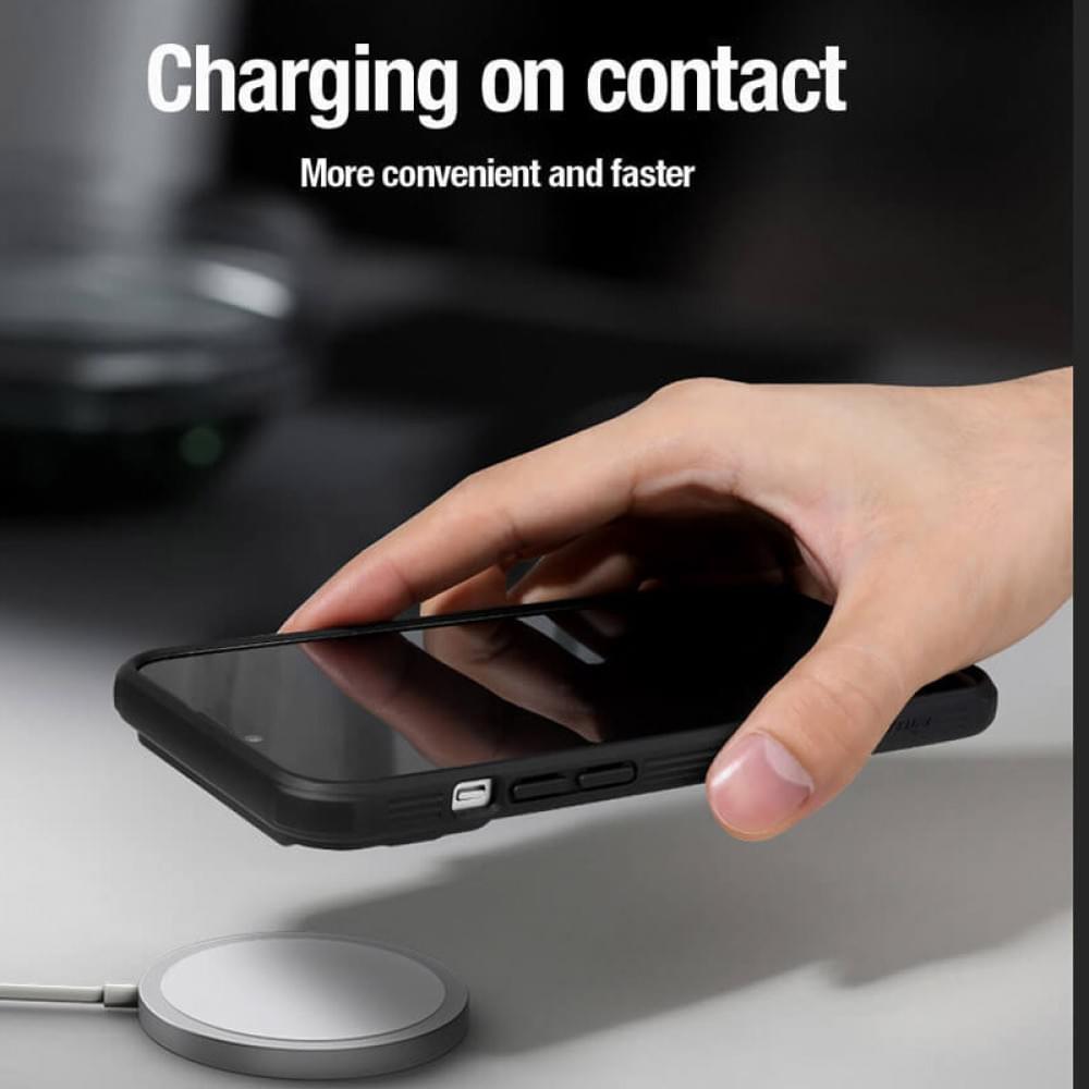 Карбоновая накладка Nillkin CamShield Pro Magnetic для Apple iPhone 15 (6.1")