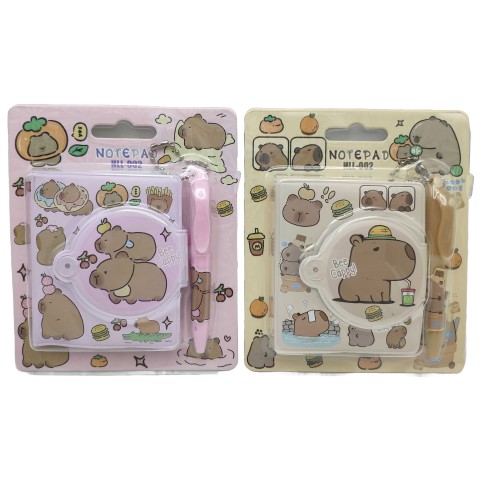 Блокнот на кнопці ПВХ з ручкою-брелоком Капібара, 8x7 см, 65 аркушів (В асортименті)