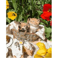 Картина за номерами  котики серед тюльпанів strateg розміром 40х50 см (gs1300)