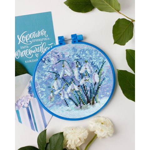 Набір для вишивання хрестиком "Під снігом" AHM-039 з п'яльцем