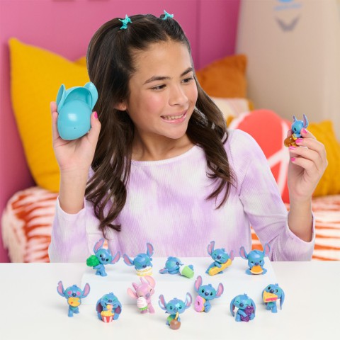 Фігурка-сюрприз у капсулі "Стіч зі смаколиками" STITCH 46288 серії "Feed Me" іграшка 4 см