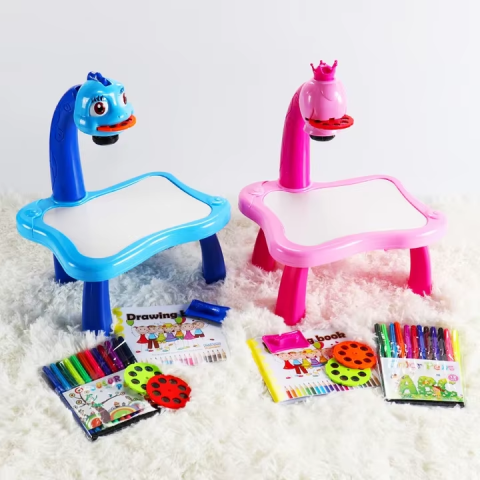 Проектор, слайди (24 картинки), фломастери 12 шт., музика, світло (В асортименті)