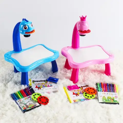 Проектор, слайди (24 картинки), фломастери 12 шт., музика, світло (В асортименті)